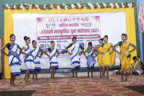 Women's group dance in blue-and-white saris